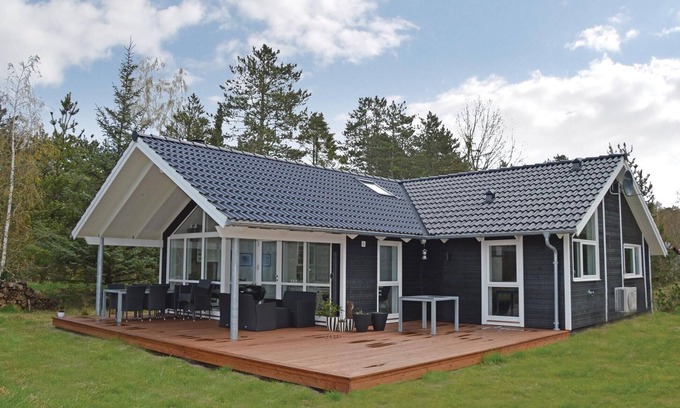 Hojby House | Gorgeous home in Højby with sauna
