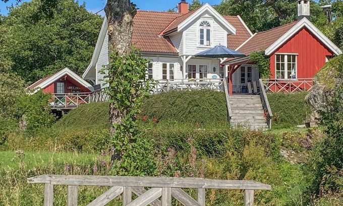 Grimstad House | Gorgeous home in Homborsund with kitchen