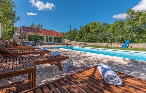 Cove Parja House | Gorgeous Home In Knin With Kitchen