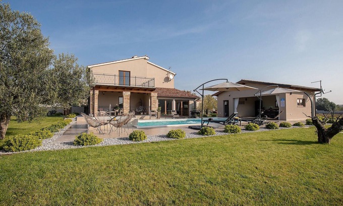Loborika House | Gorgeous home in Marcana