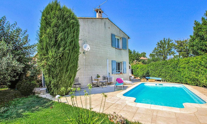 Montfavet House | Gorgeous home in Montfavet with kitchen