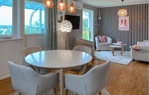 Hyllestad House | Gorgeous Home In Sørbøvågen With Wifi