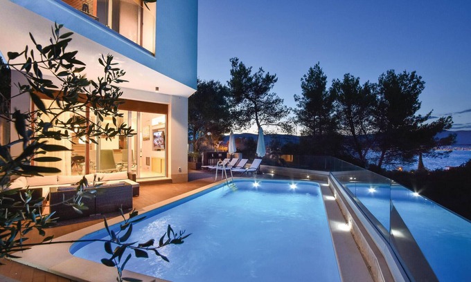 Municipality of Trogir House | Gorgeous home in Slatine with WiFi