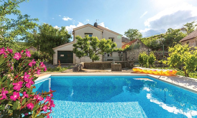 Slivno House | Gorgeous home in Slivno with WiFi