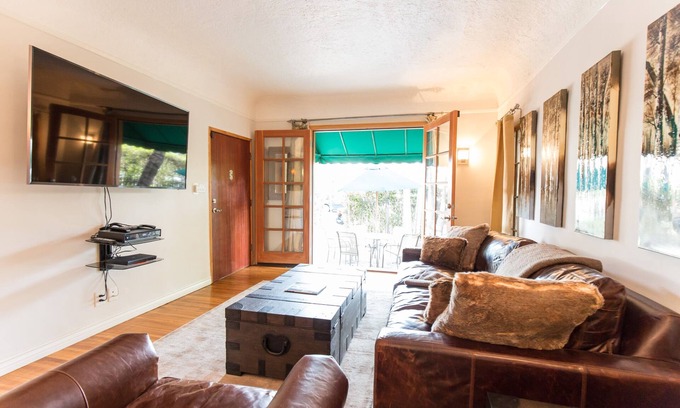 Tri-West Apartment | Gorgeous home In West Hollywood In A Wonderful Location