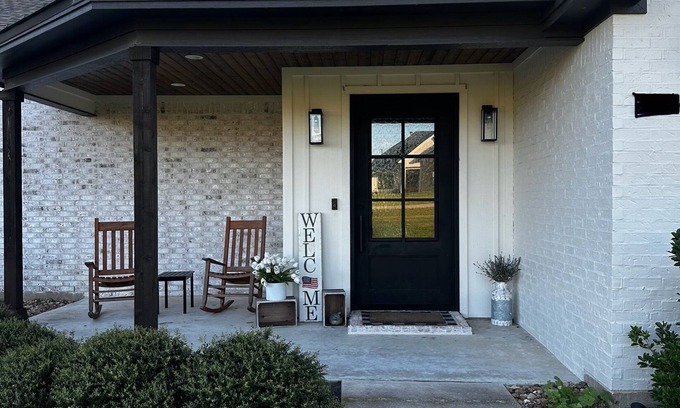 Bryan House | Gorgeous Home on 1 acre just outside the city