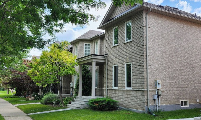 Elder Mills Bed & Breakfast | Gorgeous Home on Castle Park Blvd