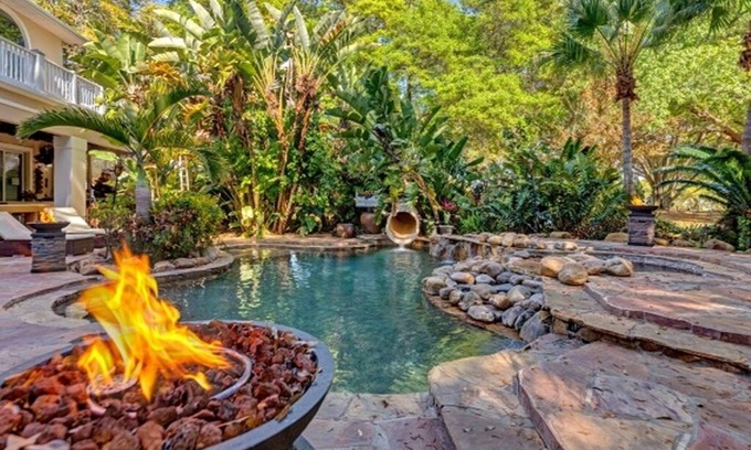 Clermont House | Gorgeous Island Estate - 10 Bedrooms In 2 Buildings