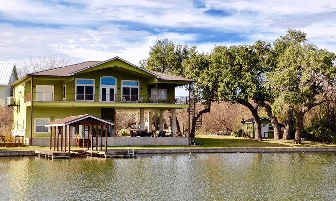 Kingsland House | Gorgeous Lake Views, Huge Covered Patios, Waterfront on Quiet Cove, Boat Lift