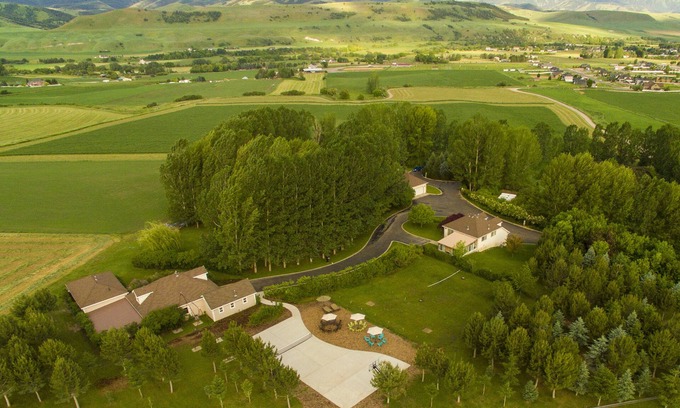 Avon House | Gorgeous Location, Many Outdoor Activities, Sleeps 49 in Beds + Camping