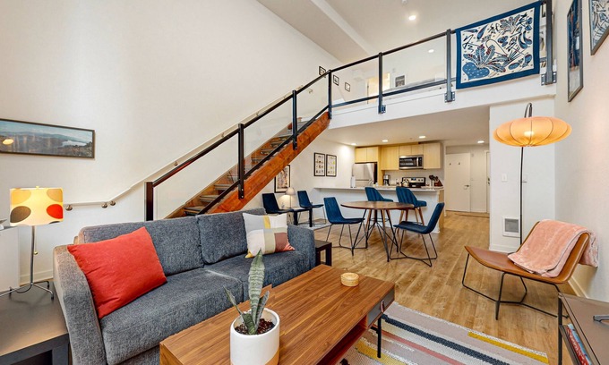 Wallingford Condo | Gorgeous loft in heart of Wallingford with walk score of 96, rooftop deck, & AC