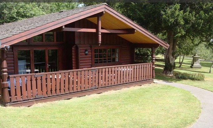 Marlow House | Gorgeous Log Cabin in the beautiful countryside - 1 hour from London