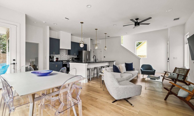 Southhampton Hills House | Gorgeous New Build ~Luxury Finishes~ Huge Balcony