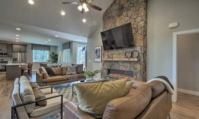 Kachina Village House | Gorgeous New Build, Space for Multiple Families, Hot Tub, 2 Patios and LRs