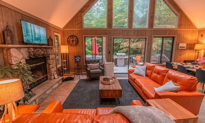 Gouldsboro Ski Chalet | Gorgeous New Mountain Chalet in Pocono Mts 4 Bdrm/Fire Pit/Game Room