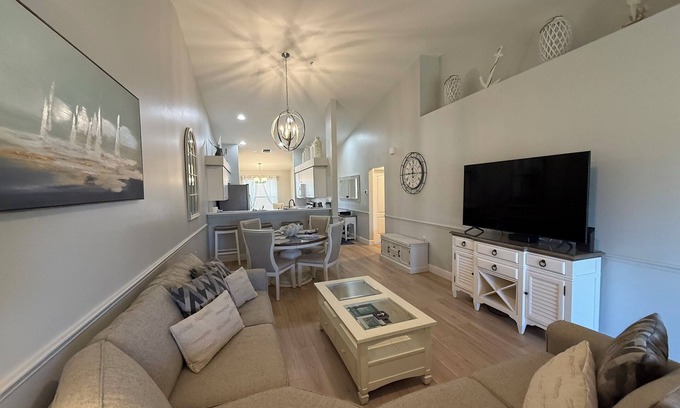 Stoneybrook Condo | Gorgeous Newly Furnished Condo in Gated Golf Course of Stoneybrook