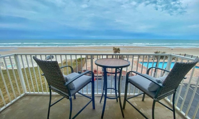 Bostwick Park Apartment | Gorgeous Ocean Front Spacious Studio in Daytona - Up 6 Guests!