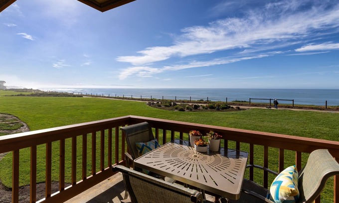 Rio del Mar Condo | Gorgeous ocean front condo, with beer & wine included