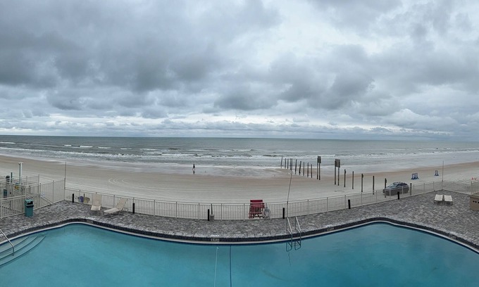 Davis Apartment | Gorgeous Oceanfront 1 BR Apartment with Private Balcony & Pool