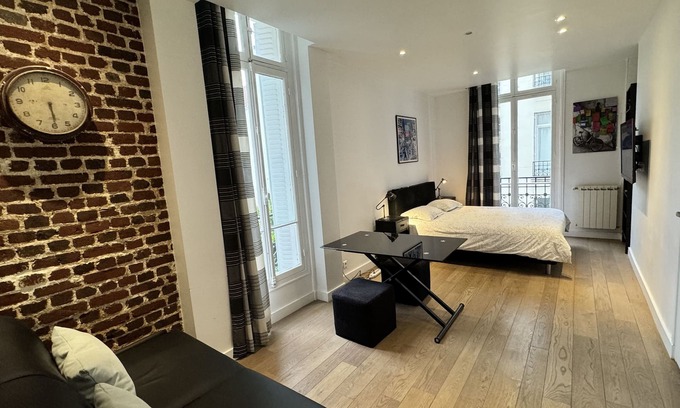 Porte-Dauphine Apartment | Gorgeous Paris Eiffel Tower