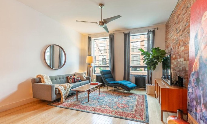 West Queen West Apartment | Gorgeous Park House w Parking on Queen West