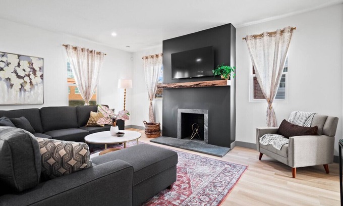 Firestone Park Apartment | Gorgeous Remodel|Game Room|Sleeps 8