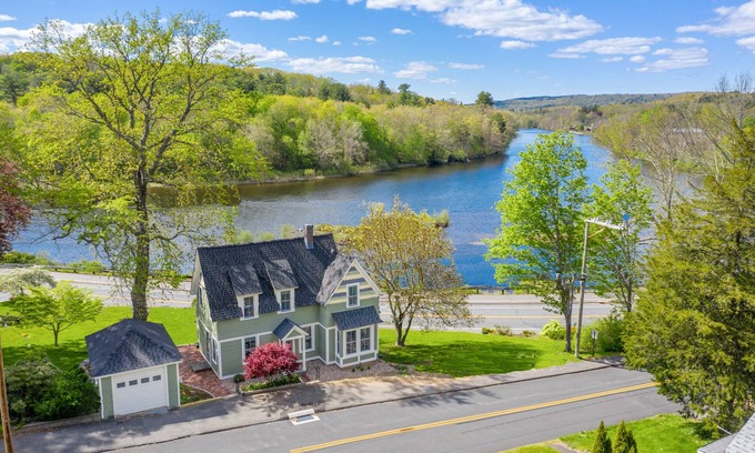 Collinsville House | Gorgeous River Views! On Rails to Trails and just steps to quaint Collinsville
