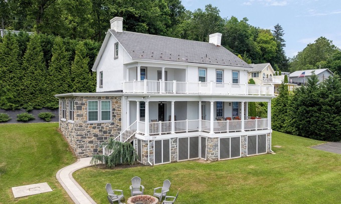 Wrightsville House | Gorgeous River View Lakehouse with Hot Tub
