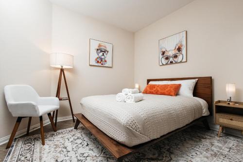 Miracle Mile Apartment | Gorgeous studio steps from The Groove