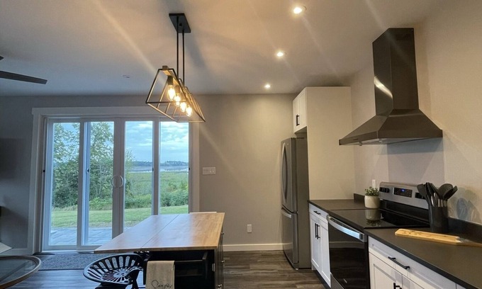 Otonabee-South Monaghan Apartment | Gorgeous suite overlooking Rice Lake. Breathtaking sunrise, peaceful relaxation.