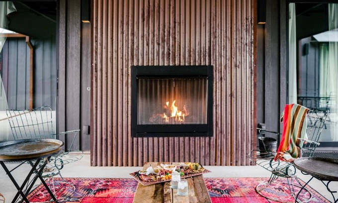 Burton Apartment | Gorgeous Sunsets + Firelight Vibes + 5 Min. to RT | Cricket Farms