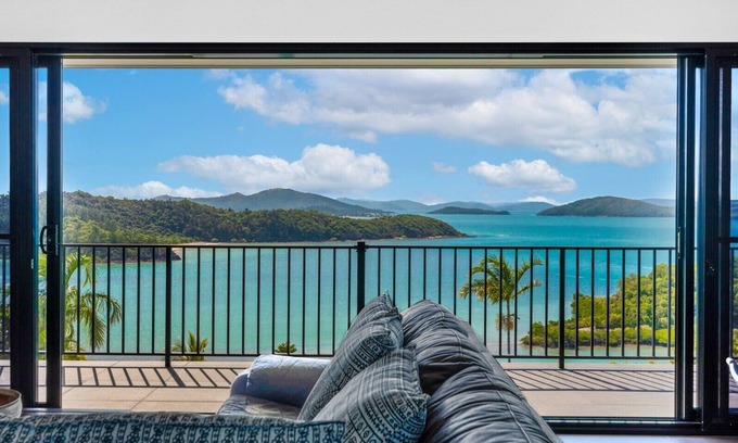 Shute Harbour House | Gorgeous three-bedroom, two-bathroom home boasting uninterrupted sea views.