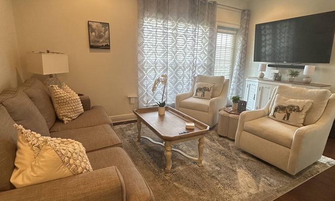 Tuscaloosa Condo | Gorgeous Tuscaloosa Condo. Perfect for Your Stay! Easy walk to stadium!