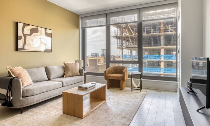 West Loop Apartment | Gorgeous West Loop 1BR w/Gym & Coworking, nr UIC, by Blueground