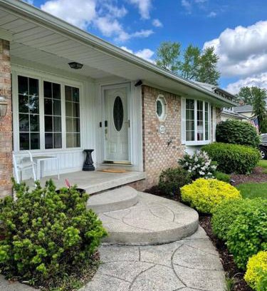 Williamsville House | Gorgeous Williamsville Home in Central Location