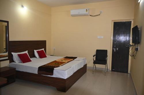 Bhubaneshwar Hotel | Goroomgo Green Akress Bhubaneswar-Comfortable Bed with impressive service