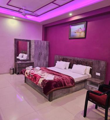 Varanasi Hotel | Goroomgo Kashi Inn Raj Ghat Varanasi Near Ganga Rajghat - Kashi Railway Station 500 - Kashi Vishwanath Temple - Hotel-at-Prime-Location Spacious-Room with-wi-fi & Parking Availability,
