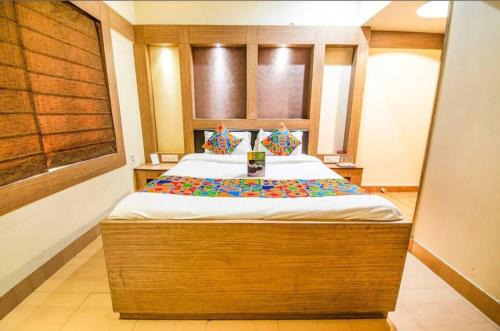 Sector II Hotel | Goroomgo Moon Residency 2 Kolkata Near Bus Stand " Excellent Service Recommended & Couple Friendly "