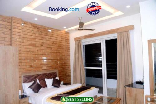 Tallital Hotel | Goroomgo Payal Lake View Mall Road Nainital