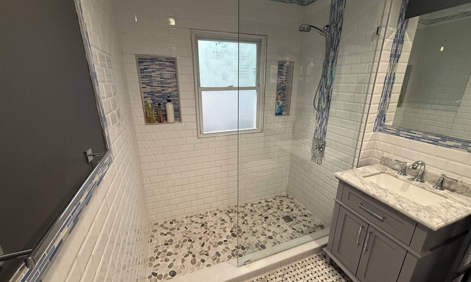 South Valley Stream House | Gourmet Kitchen CookUp Memories/Entire home in Valley Stream