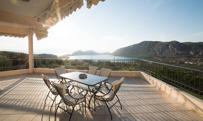 Limni Vouliagmenis Apartment | Our Dream House a Deluxe Apartment for your vacation near ATHENS (ΑΜΑ 2729535)