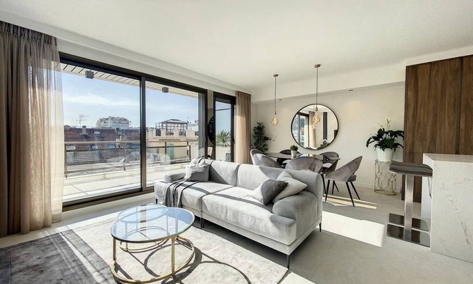 Cannes City Centre Apartment | GRA6B - Gray d'Albion, 3 rooms with terrace