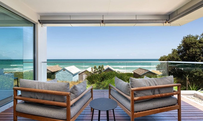 Melbourne House | Gracie on the Beach | Luxe with Water Views