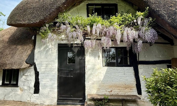 Ockbrook Cottage | Grade II Quaint Cottage in Berkswell, Close to NEC & BHX