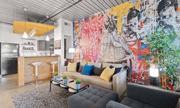 Northside District Apartment | Graffiti Art Haus - Walk to Central Bank Arena