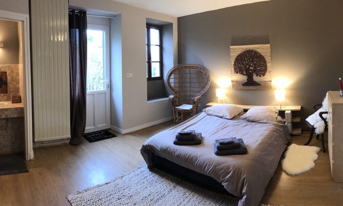 Chille House | Graine de Douceur Jura- Chille house with garden 2 to 8 persons