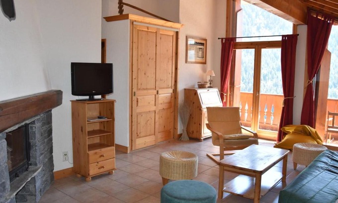 Champagny-en-Vanoise Apartment | Grand 5 pièces proche télécabine, garage et cheminée - FR-1-464-207
