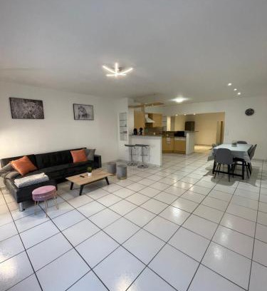 La Jetee Apartment | Grand appartement 87m2 à 10 mètres de la plage