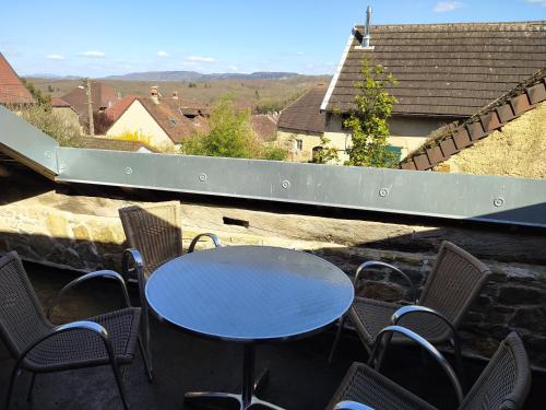 Saint-Lothain House | Grand appartement 3 étoiles avec terrasse dans maison vigneronne 18éme siècle