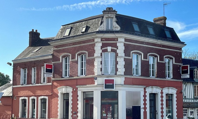 Brionne Apartment | Grand Appartement Lumineux Avec Terrasse/Beautiful Penthouse Flat in Normandy
